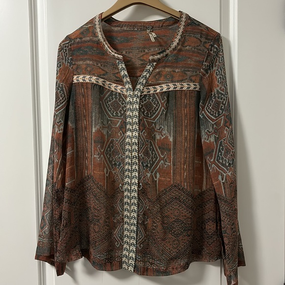 Gimmicks by BKE Buckle top. Size Small. Lightly worn. - Picture 3 of 6